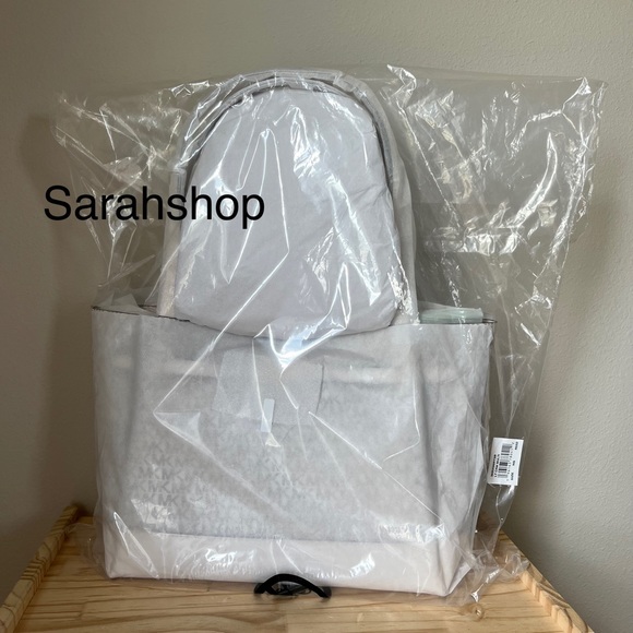 🌼Michael Kors Purse - Picture 14 of 14